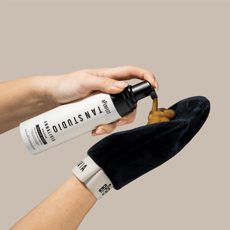 BPerfect Cosmetics Tan Studio x Annalivia - Tanning Mitt